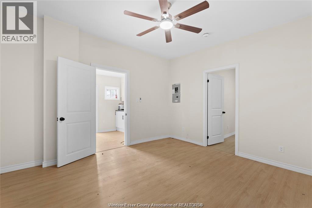 939 Wyandotte Street East Property Photo 16