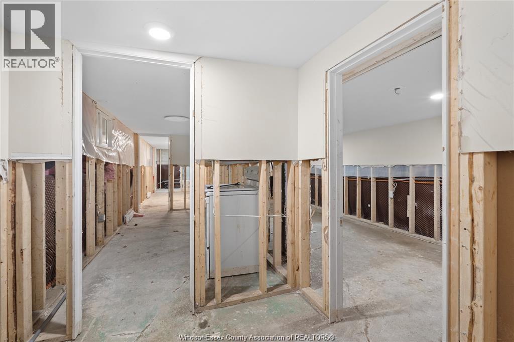 939 Wyandotte Street East Property Photo 18