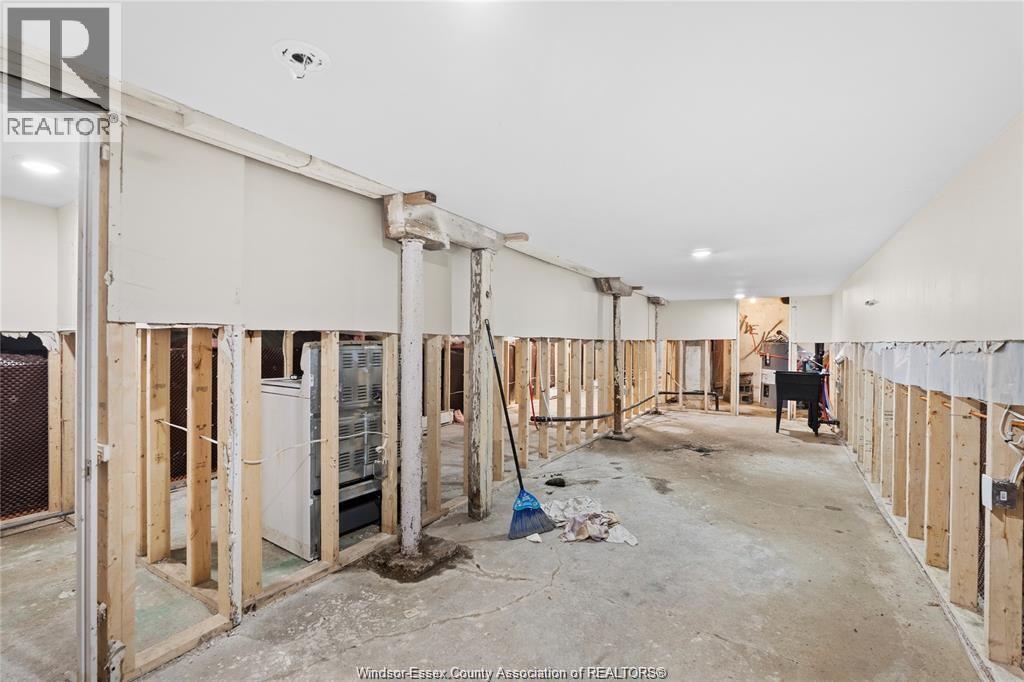 939 Wyandotte Street East Property Photo 20