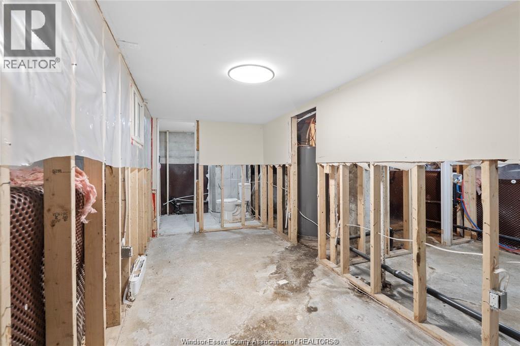 939 Wyandotte Street East Property Photo 21