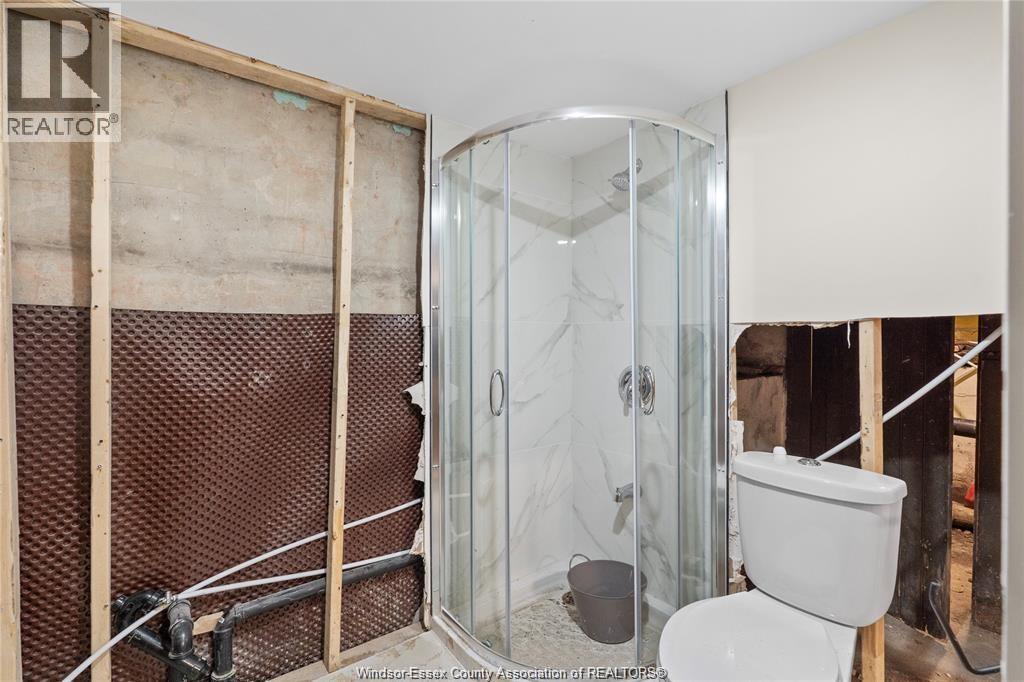 939 Wyandotte Street East Property Photo 22