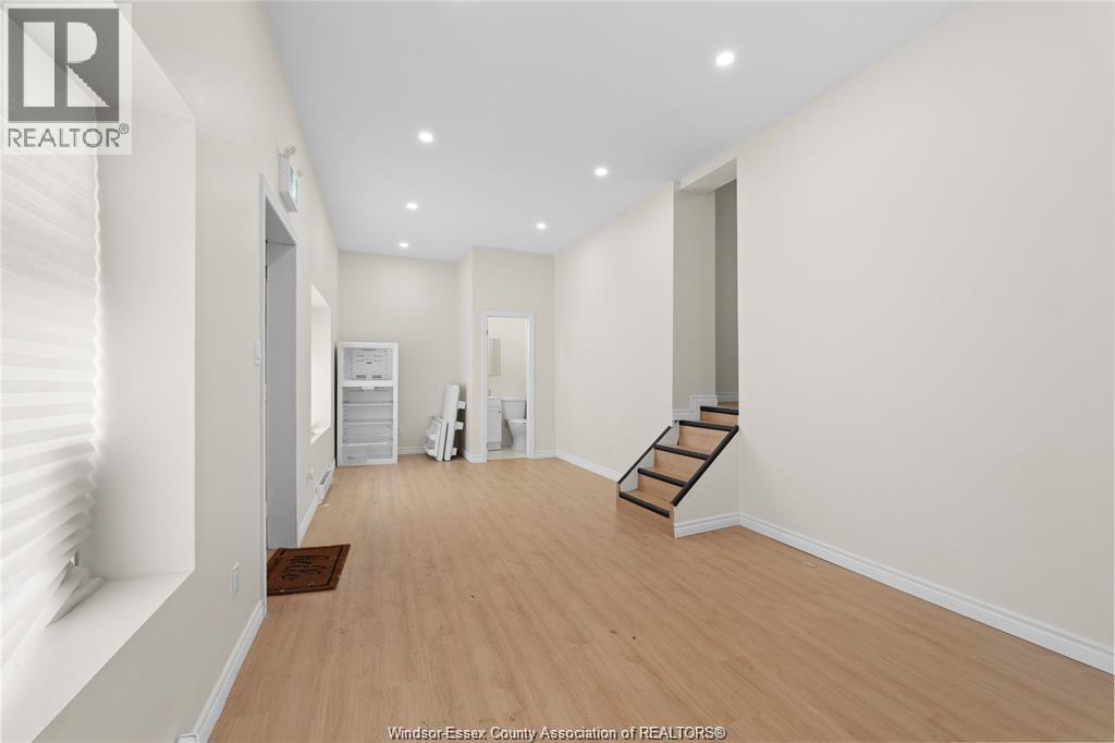 939 Wyandotte Street East Property Photo 23