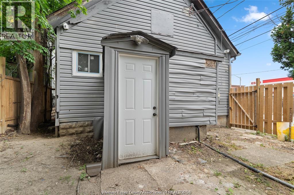 939 Wyandotte Street East Property Photo 28