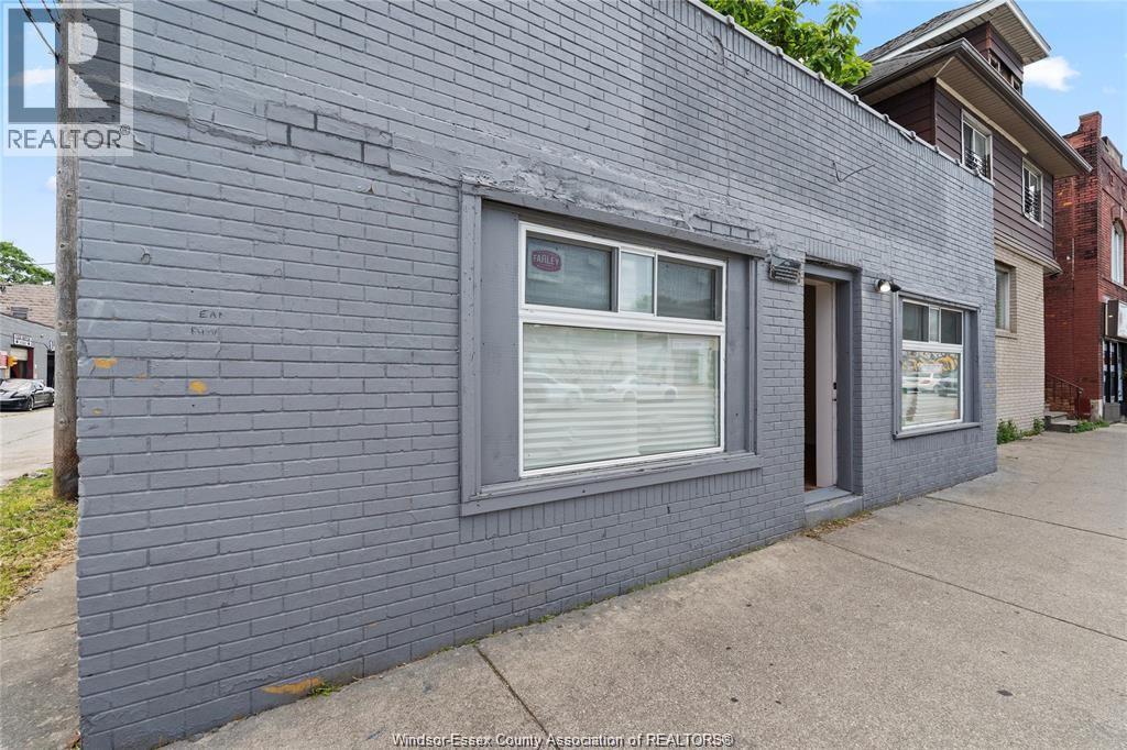 939 Wyandotte Street East Property Photo 2