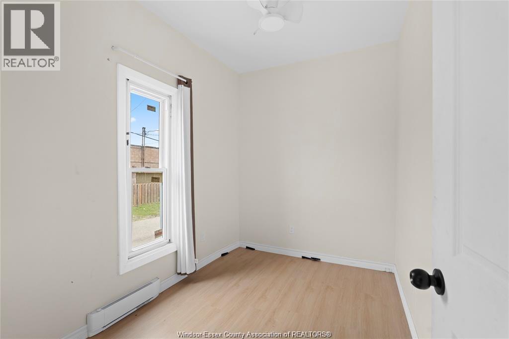 939 Wyandotte Street East Property Photo 7