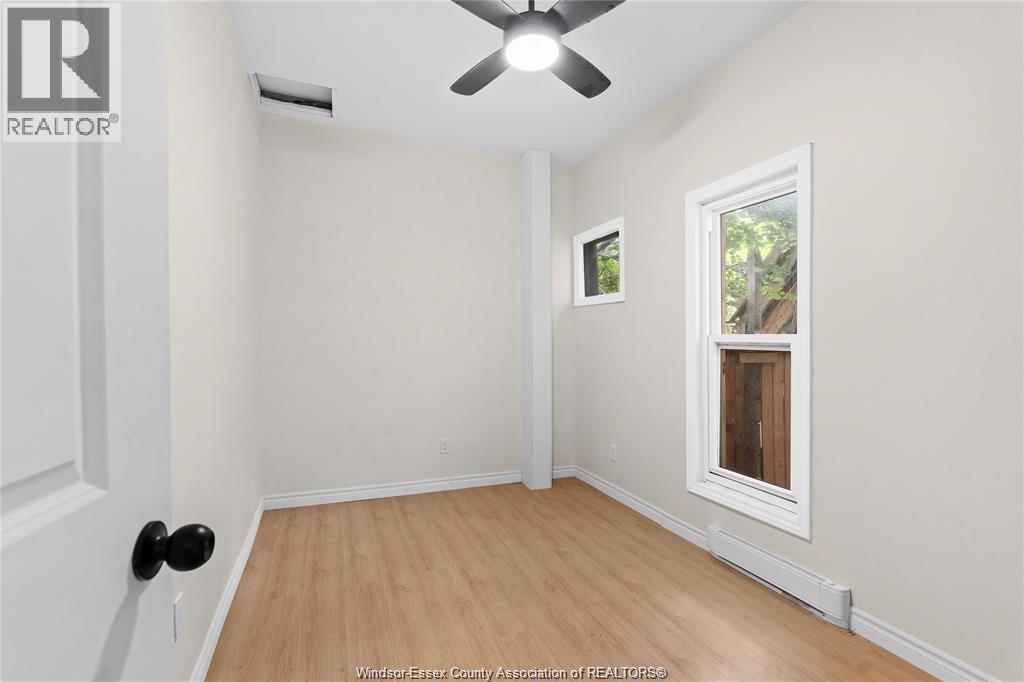 939 Wyandotte Street East Property Photo 17