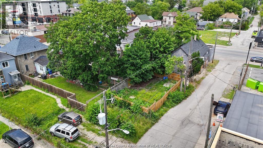 939 Wyandotte Street East Property Photo 29
