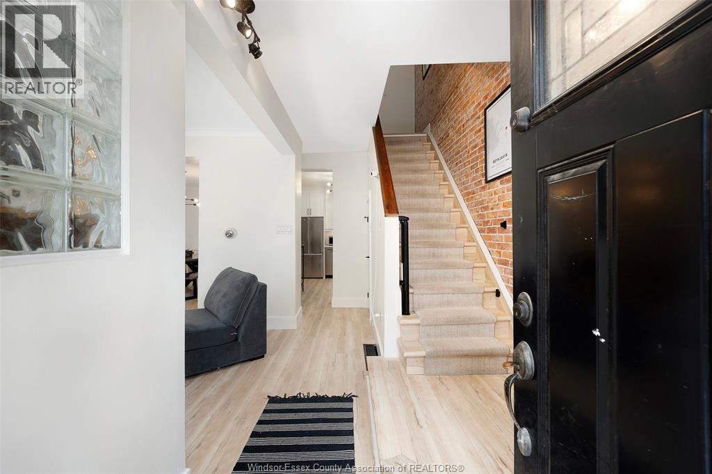 1092 Monmouth Road Property Photo 6