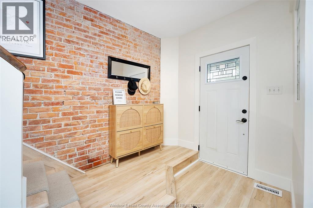 1092 Monmouth Road Property Photo 7