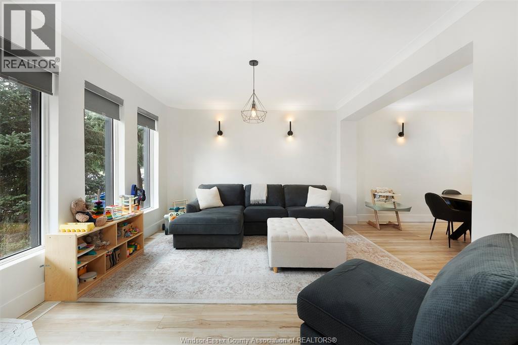 1092 Monmouth Road Property Photo 8