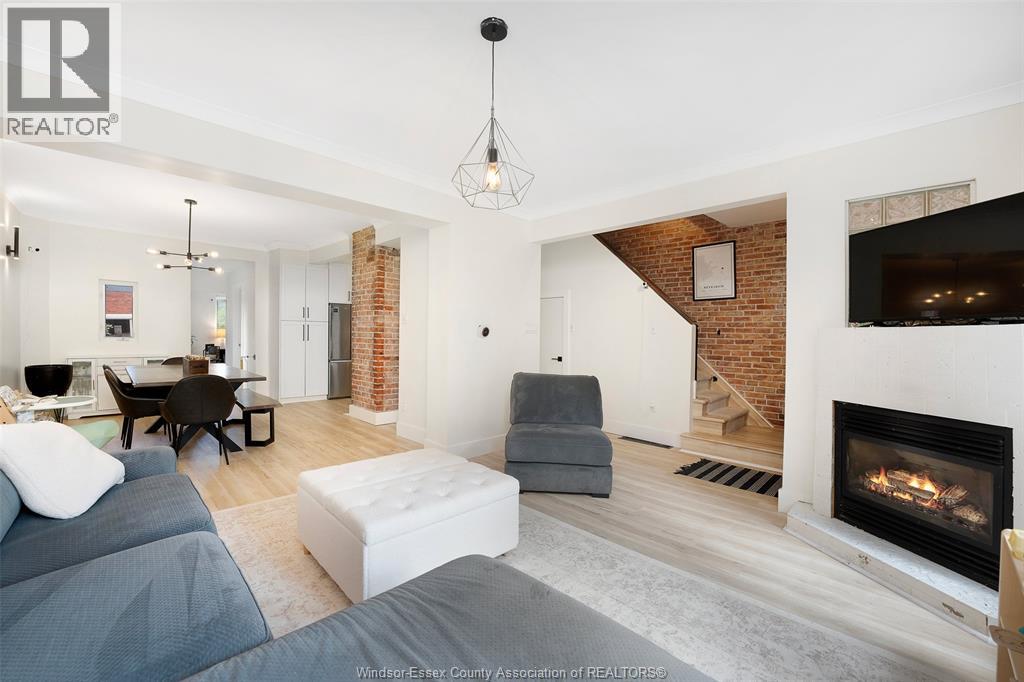 1092 Monmouth Road Property Photo 10