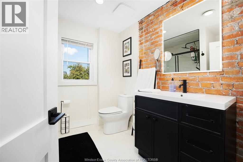 1092 Monmouth Road Property Photo 24