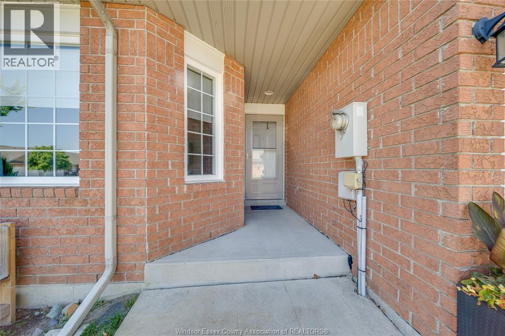 1971 Luxury Avenue Property Photo 3