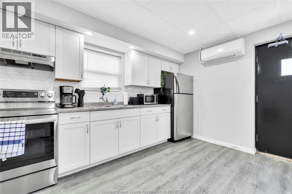 1574 Howard Avenue Property Photo 6