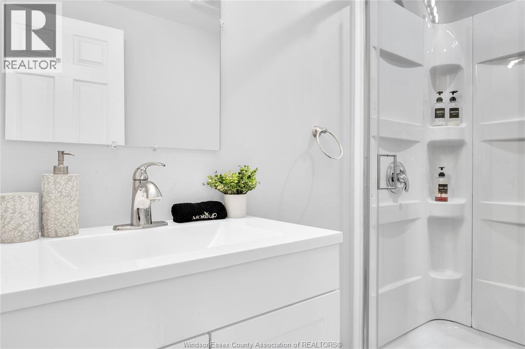 1574 Howard Avenue Property Photo 31