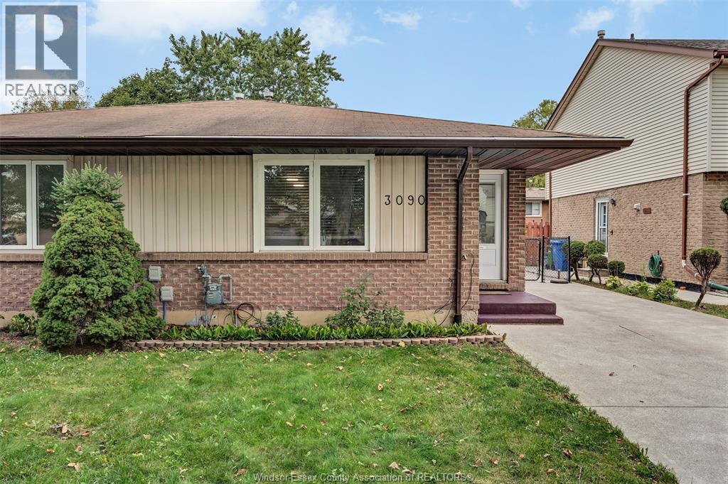 3090 Fairlane Crescent Property Photo 4