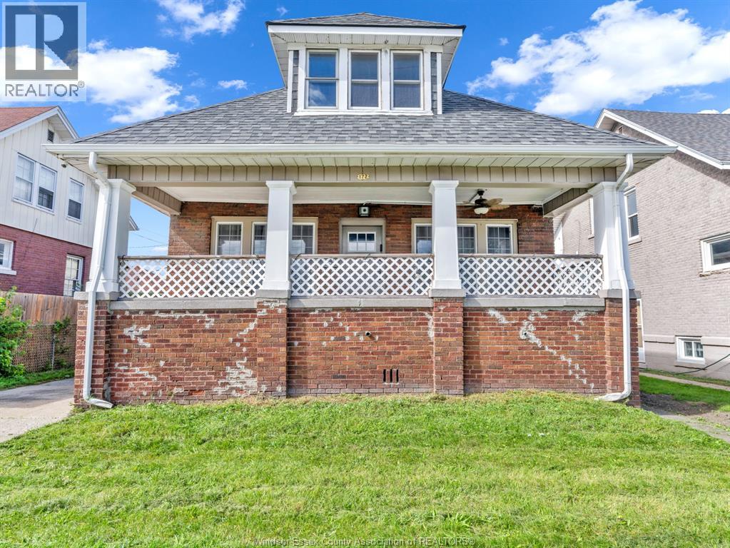 172 Giles Boulevard Property Photo 3