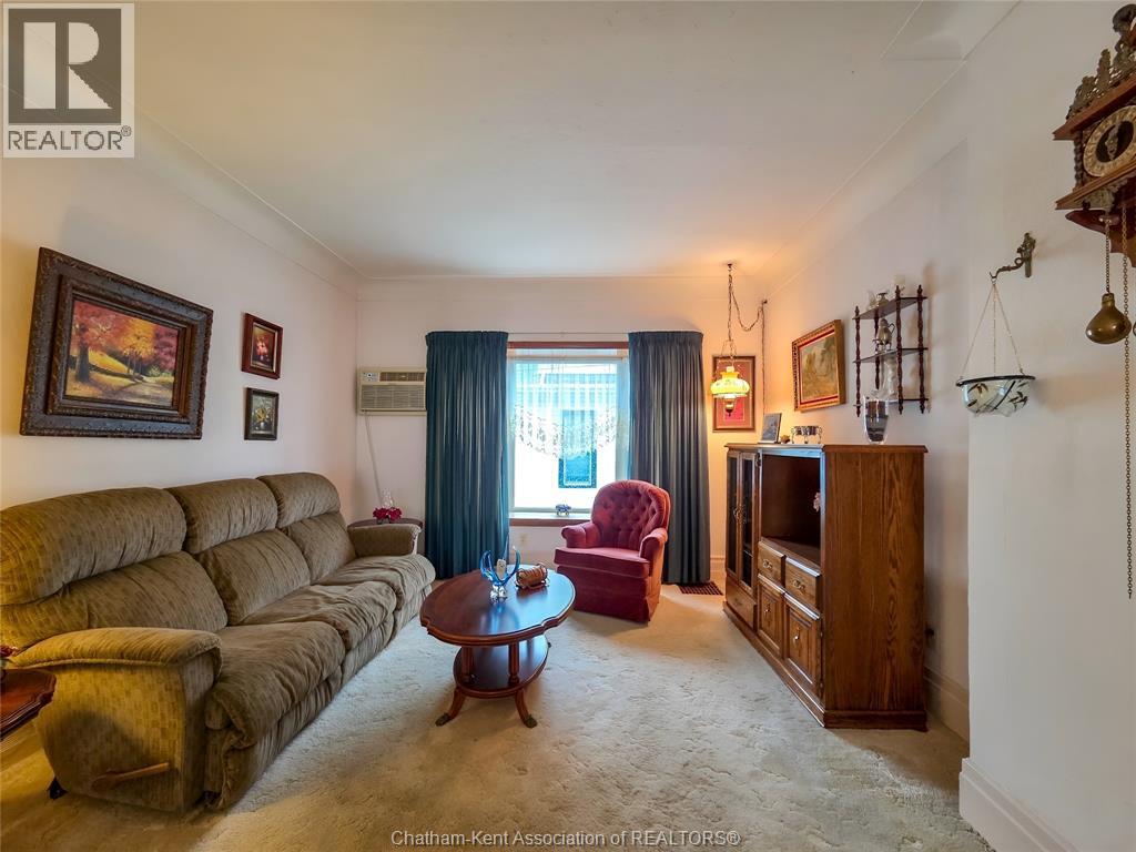 34 Park Avenue West Property Photo 7