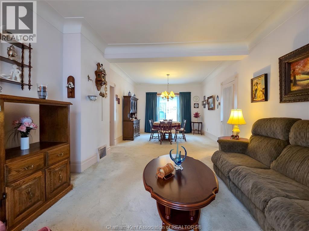 34 Park Avenue West Property Photo 8