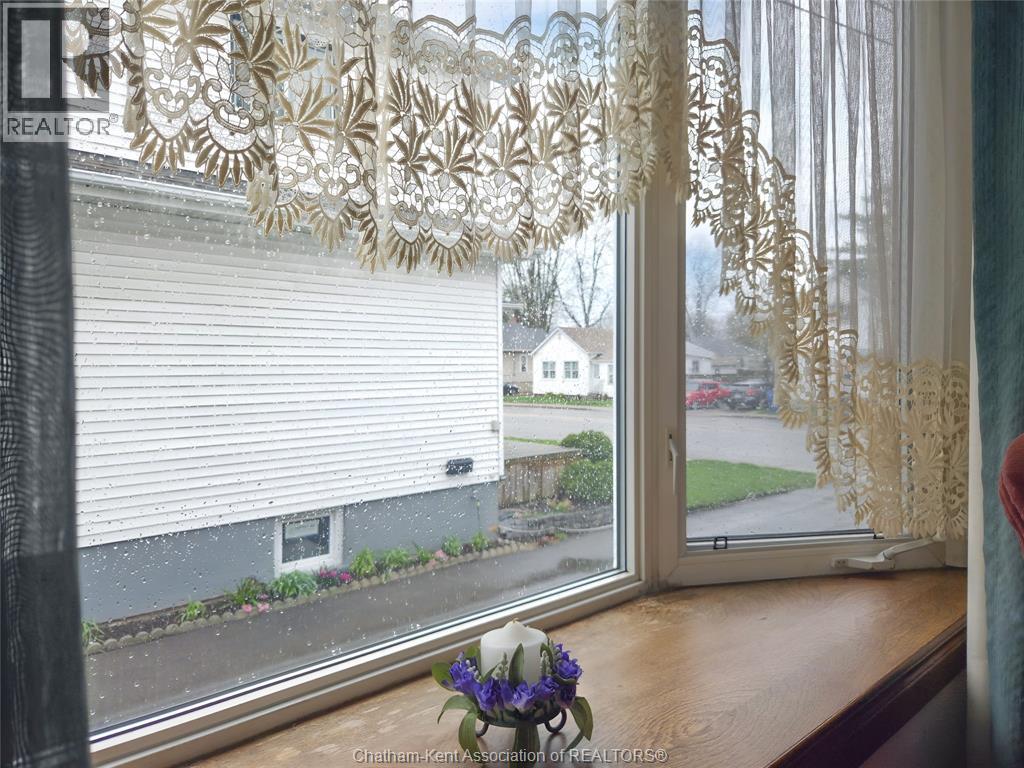 34 Park Avenue West Property Photo 15