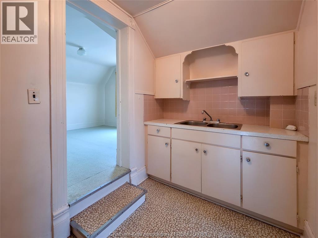 34 Park Avenue West Property Photo 26