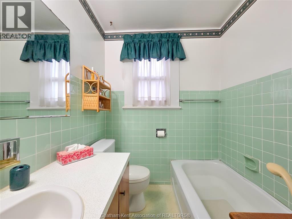 34 Park Avenue West Property Photo 28