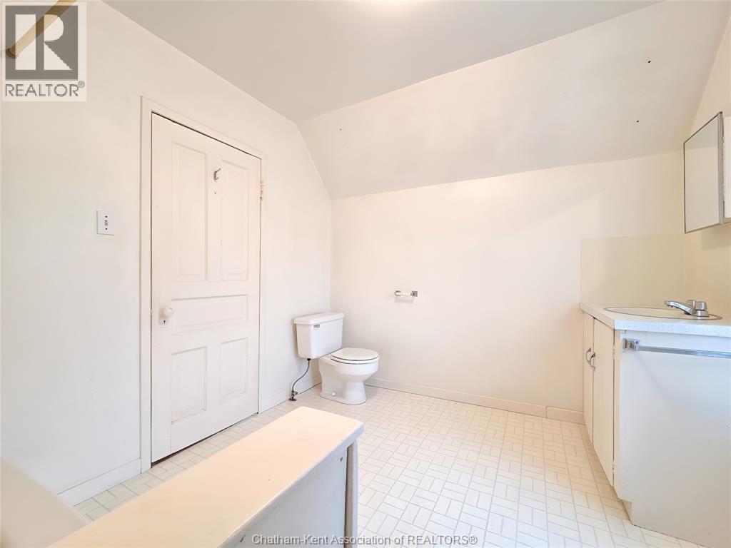 34 Park Avenue West Property Photo 29