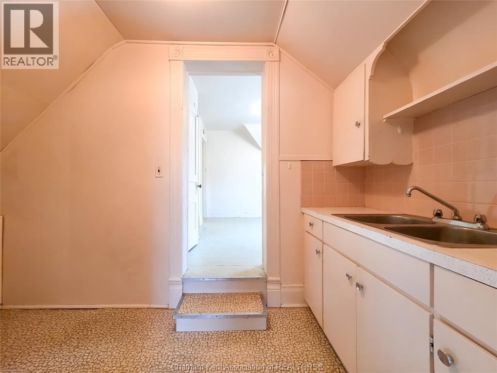 34 Park Avenue West Property Photo 32