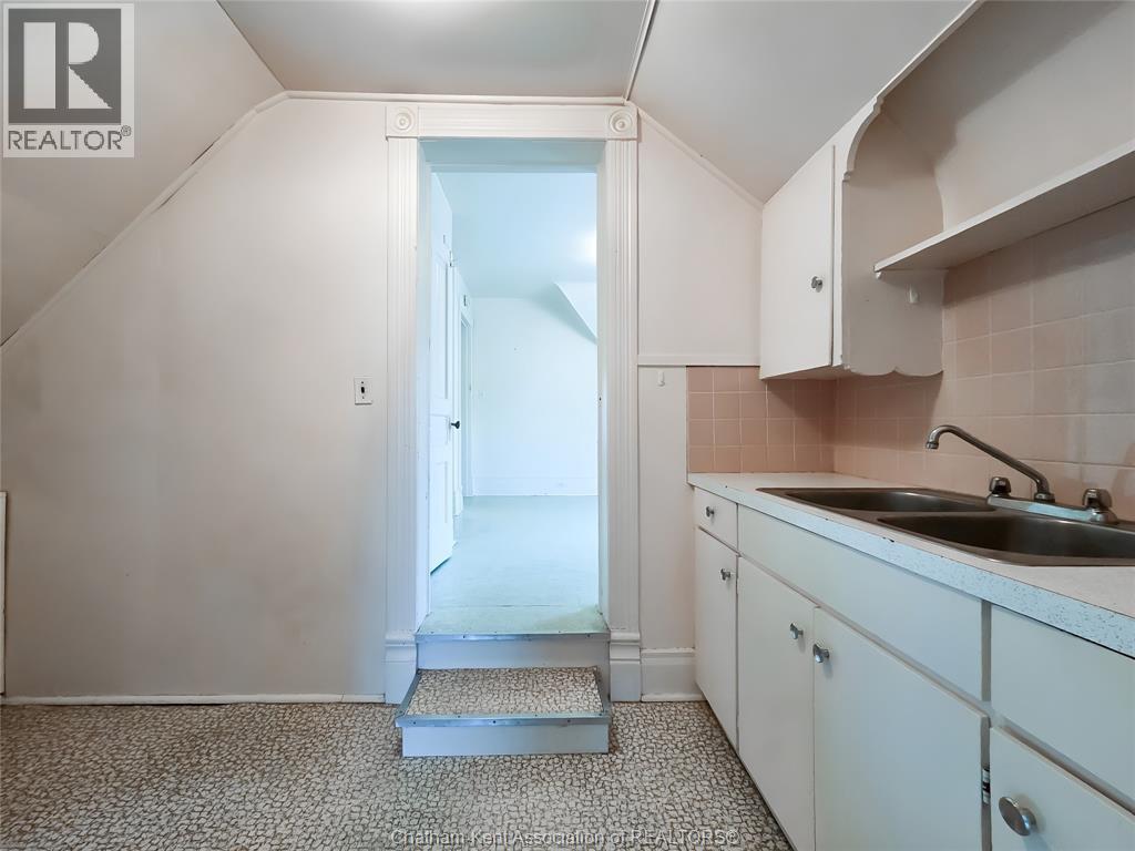 34 Park Avenue West Property Photo 33