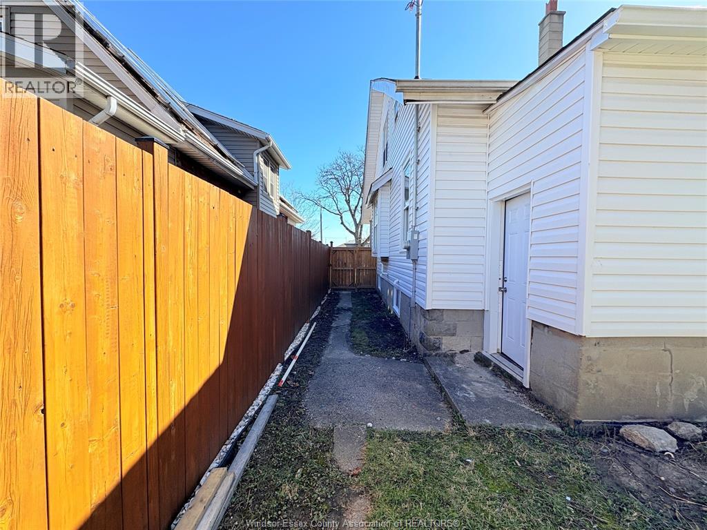 1489 Windermere Road Property Photo 3
