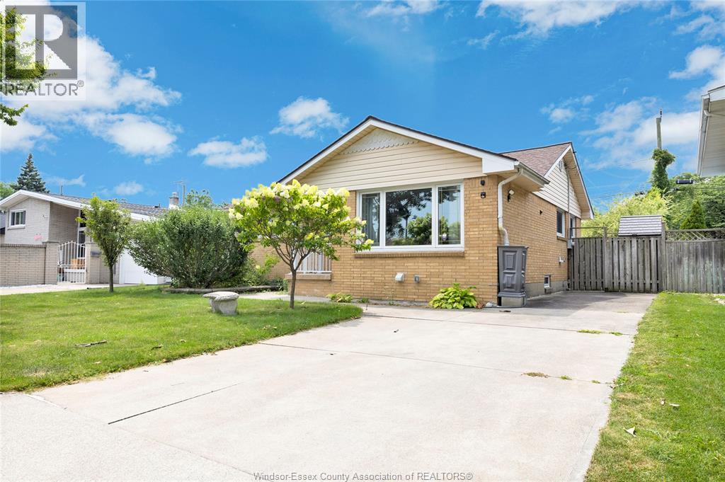 465 Christopher Property Photo 2