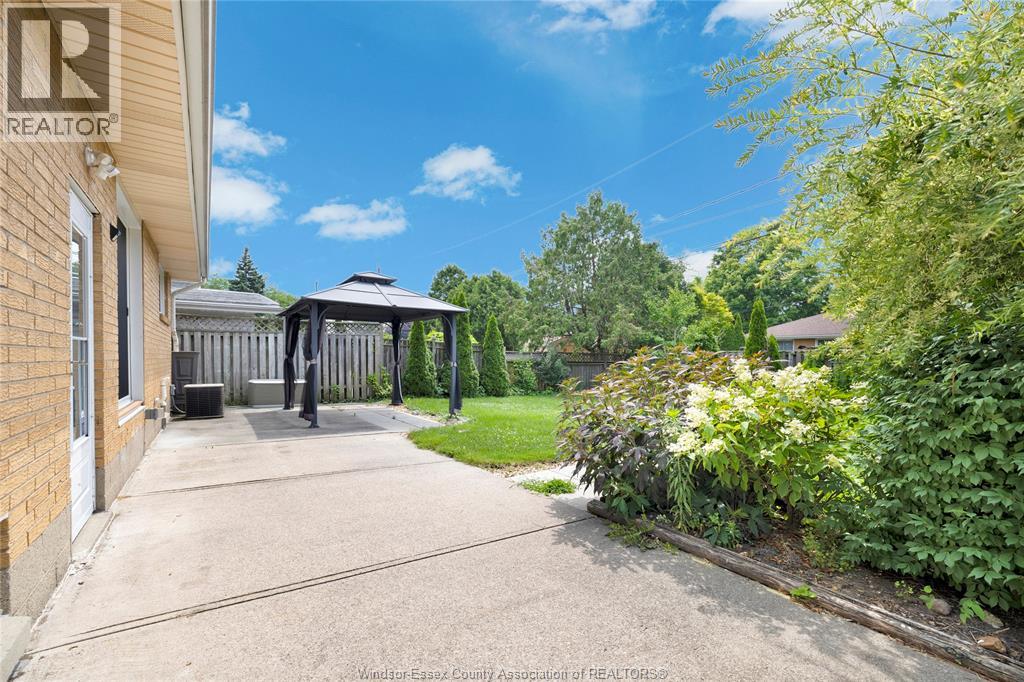 465 Christopher Property Photo 4