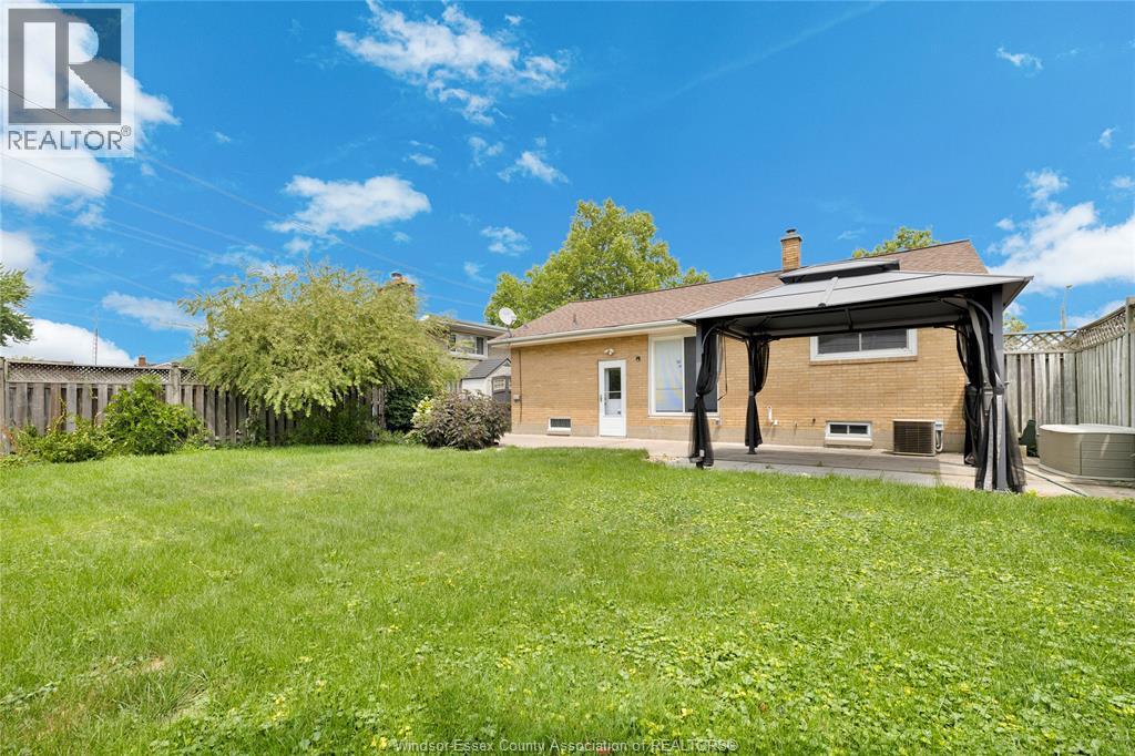 465 Christopher Property Photo 6