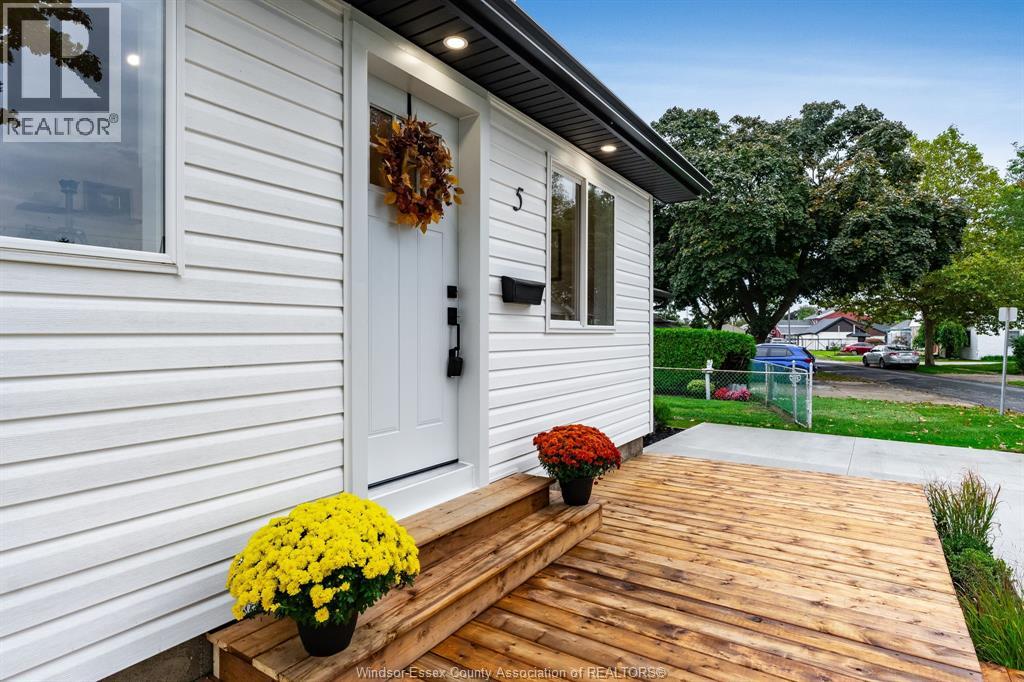 5 Howard Street Property Photo 2