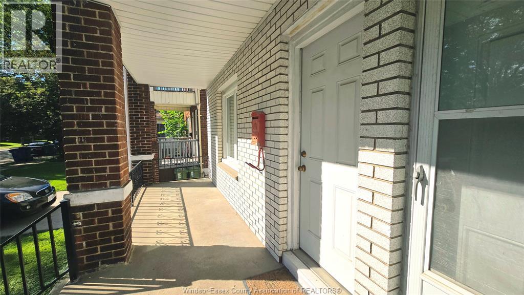 721-723 Campbell Avenue Property Photo 4