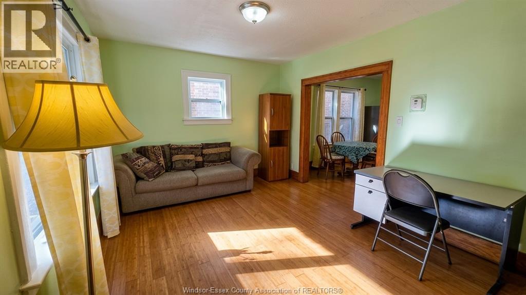 721-723 Campbell Avenue Property Photo 5