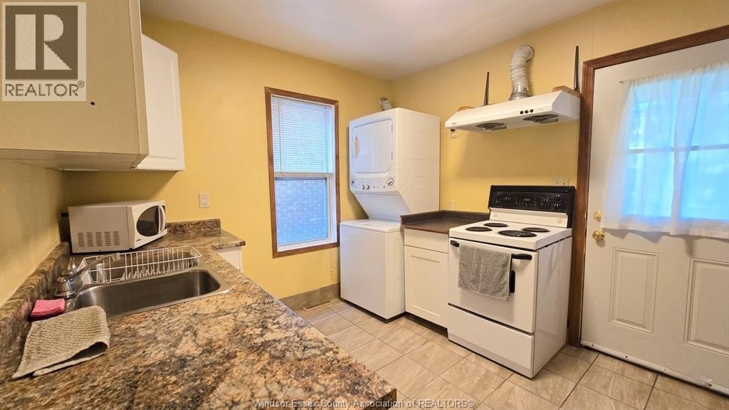 721-723 Campbell Avenue Property Photo 9