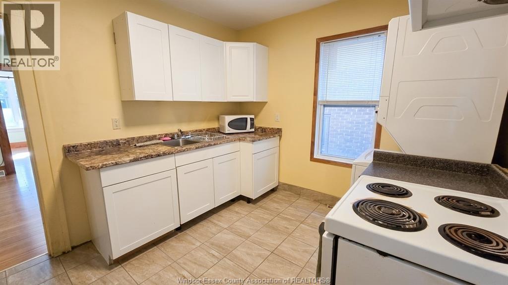 721-723 Campbell Avenue Property Photo 10