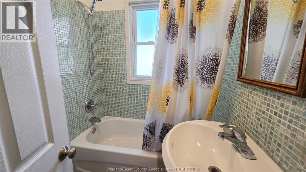 721-723 Campbell Avenue Property Photo 12