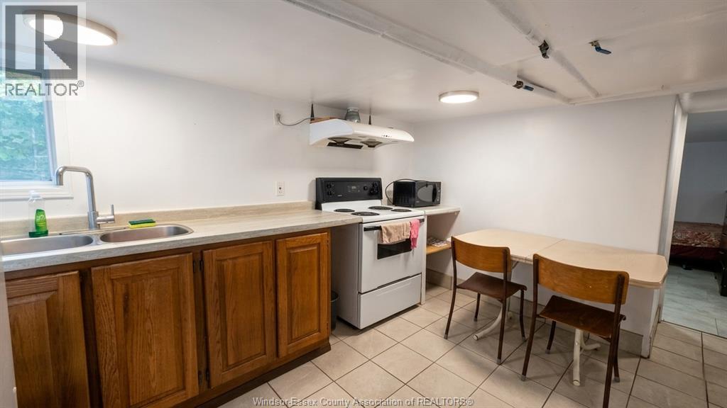 721-723 Campbell Avenue Property Photo 27