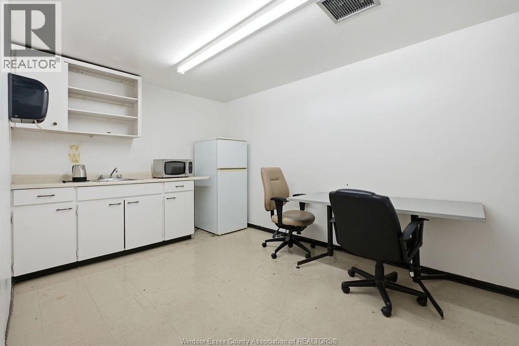 443 Ouellette Avenue Property Photo 31