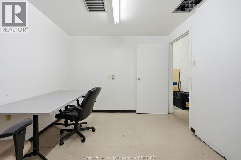 443 Ouellette Avenue Property Photo 32