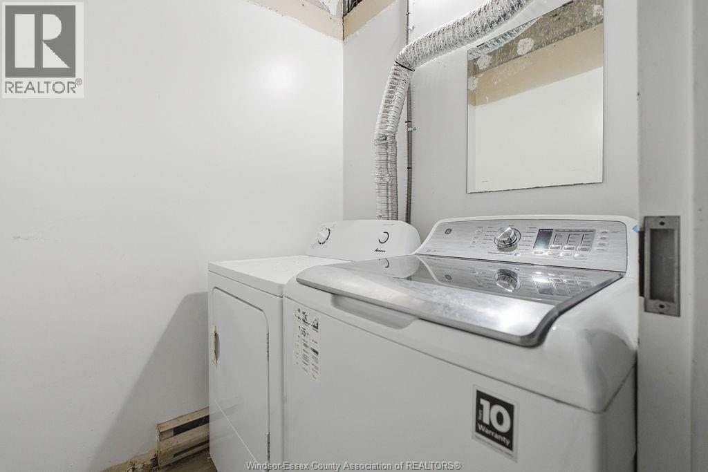 443 Ouellette Avenue Property Photo 33