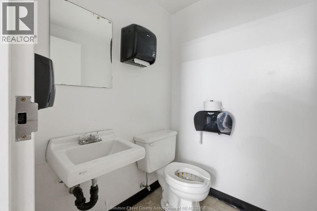 443 Ouellette Avenue Property Photo 34
