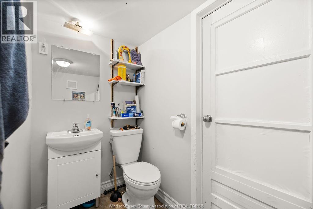 1537 Howard Property Photo 7