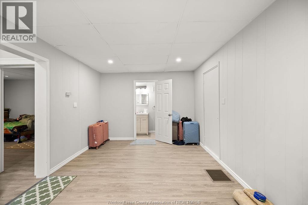 1537 Howard Property Photo 9