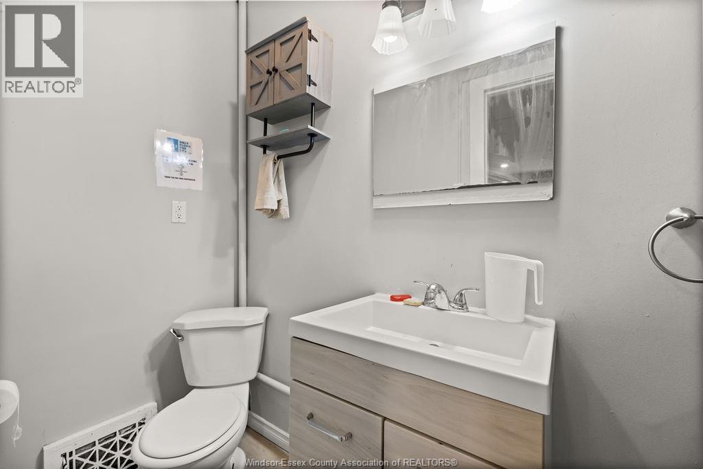 1537 Howard Property Photo 11