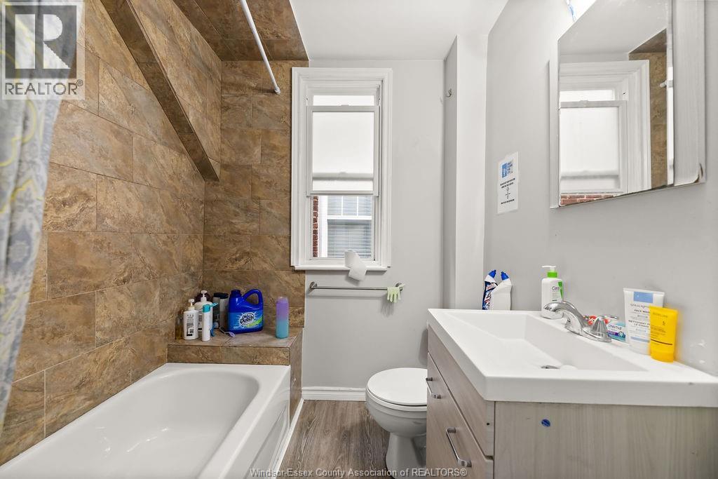 1537 Howard Property Photo 15