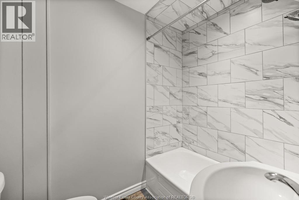 1539 Howard Property Photo 5