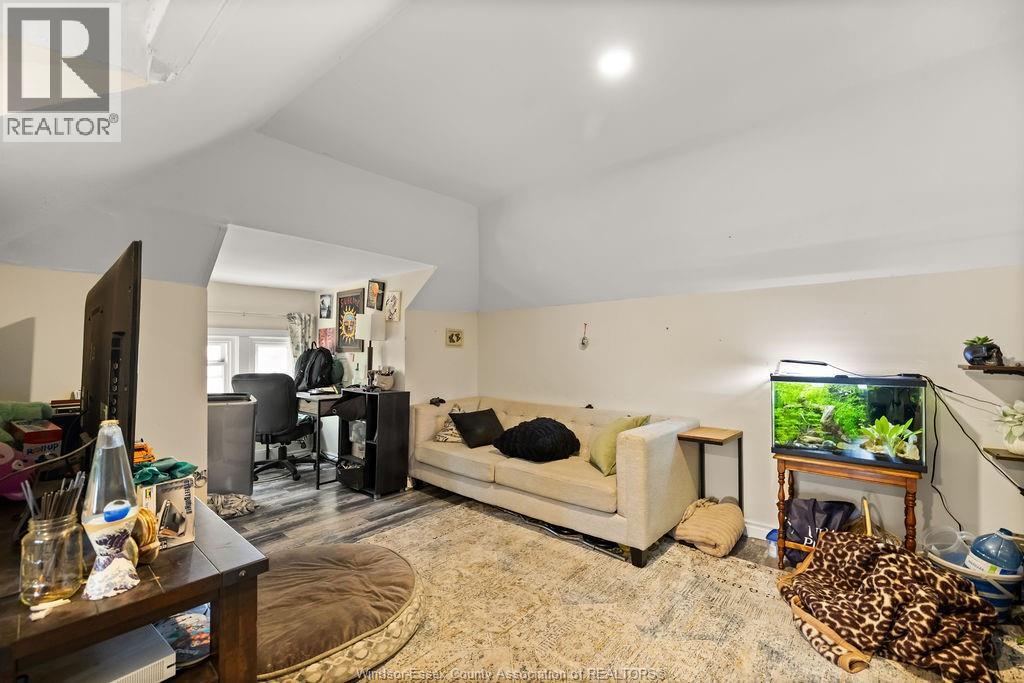 1539 Howard Property Photo 14